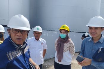 PT DPA diduga buang air cucian tangki ke laut di Dumai