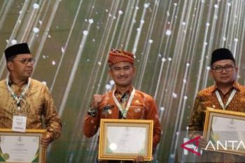 Wali Kota Tarakan meraih penghargaan dari Baznas