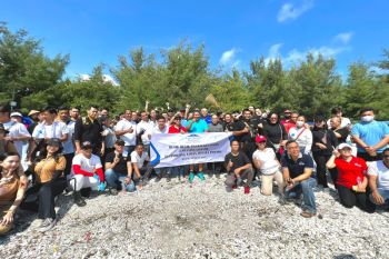 Komunitas Casa Grande Jatim ajak masyarakat jaga kebersihan Pantai Kenjeran