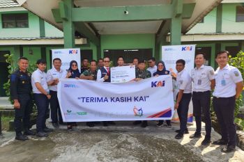 KAI kirim bantuan sembako untuk korban banjir Lahat