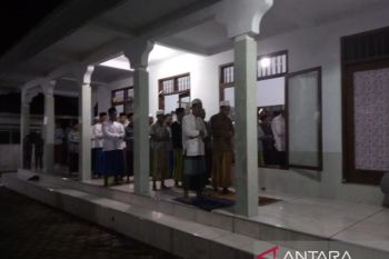 Ramadhan, sebagian warga Jember dan Bondowoso mulai shalat tarawih Selasa