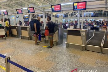 Imigrasi kembali mendeportasi empat WNA Rusia karena langgar aturan