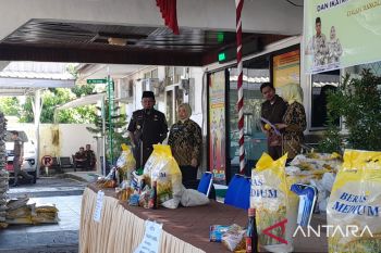 Gandeng Disperindag, Kejari OKU Sumsel gelar pasar murah