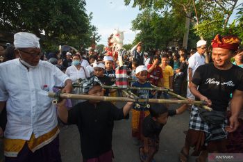 Pawai ogoh-ogoh di Surabaya