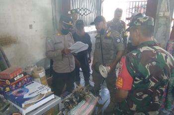 Polisi merazia petasan di Lombok Tengah
