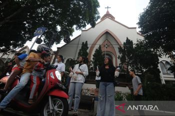 Umat Katolik turut bagikan takjil