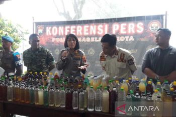 Polres Magelang Kota sita ratusan liter minuman beralkohol
