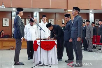 Erman Safar mutasi 38 pejabat di Bukittinggi, tegaskan tidak ada kepentingan politik