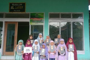 Rumah Zakat salurkan Mushaf Quran di Tompobulu Gowa