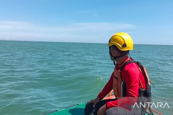 Seorang perempuan yang lompat dari Kapal Pelni KM Tidar
