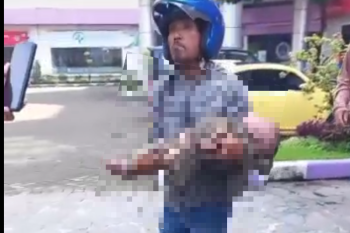 Motor mogok di jembatan, seorang ibu kehilangan dua anaknya yang terpeleset ke sungai