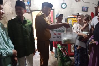Pemprov Sumbar salurkan dana renovasi rumah di Agam