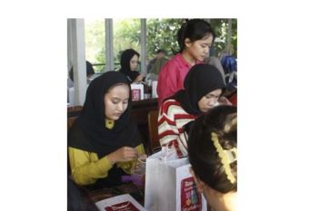 OMG Yogyakarta gelar pelatihan kreatif membuat "card holder"