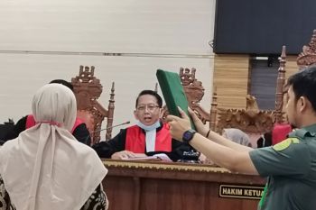 Istri Karomani ceritakan bagaimana suaminya ditangkap KPK