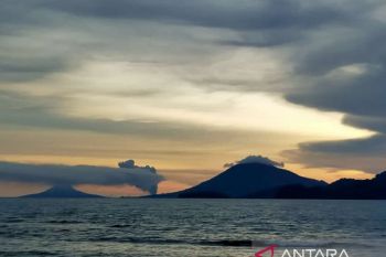 Selama Maret 2023 Gunung Anak Krakatau erupsi sebanyak 11 kali