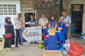 Berkah di bulan ramadan, mustahik menerima bantuan modal usaha dan dana pendidikan dari YBM PLN