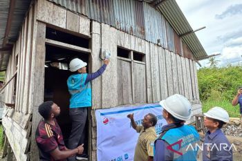 3.024 warga dapat bantuan pasang listrik dari donasi pegawai PLN