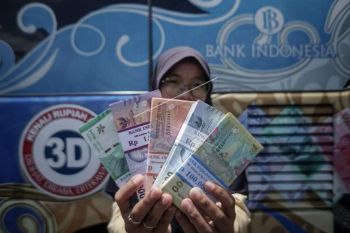 Penukaran uang baru