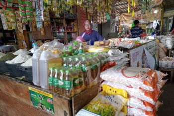 Disdag mengimbau warga belanja sesuai kebutuhan untuk tekan kenaikan harga