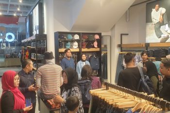 Pemilik gerai pakaian di mal Palembang promosi sambut Lebaran