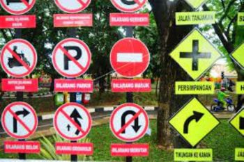 Dishub Riau periksa kelayakan angkutan dan pasang rambu  dukung kelancaran mudik 2023