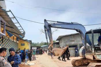 Polisi bongkar rumah di Kampung Aceh Batam untuk berantas narkoba