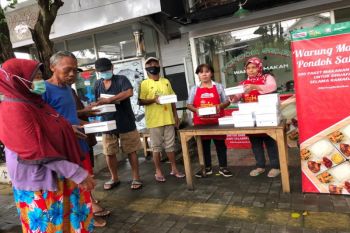 Alfamart dan Heinz ABC gelar Warteg Gratis untuk duafa