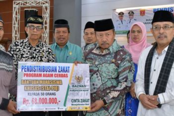 Baznas Agam salurkan zakat Rp326 juta bagi 308 orang