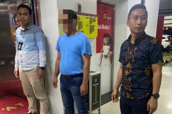 Polisi tangkap dua tersangka kasus dugaan korupsi dana hibah Pemprov Kepri