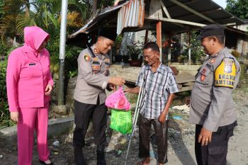 Polres Pasaman Barat salurkan sembako kepada warga kurang mampu