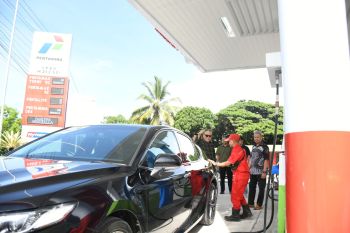 Sambut Lebaran, Direktur Keuangan &amp; Umum Semen Padang resmikan SPBU Indarung