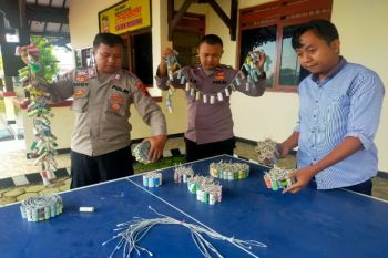 Ratusan petasan disita polisi