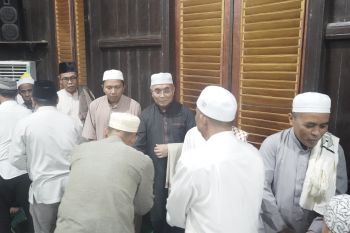 Shalat Tarawih berjamaah Pemkab HSS dan masyarakat untuk jalin silaturrahmi