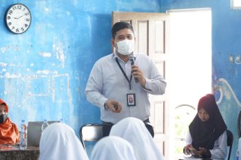 OJK Kalteng dorong santri tingkatkan kewaspadaan terhadap pinjol ilegal