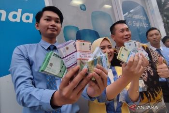 MUI Jabar ingatkan tukar uang tunai baru dilakukan tak boleh bersifat jual beli