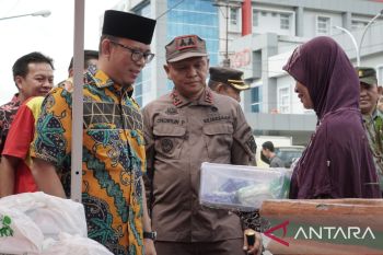 Warga serbu pasar murah Pemkab OKU Sumsel