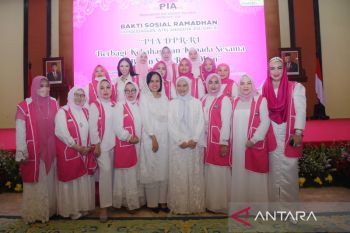 PIA DPR RI bagikan ribuan paket sembako dan santunan anak yatim