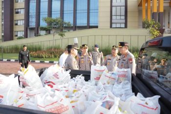 Polda Riau distribusikan 2 ribu paket sembako untuk masyarakat