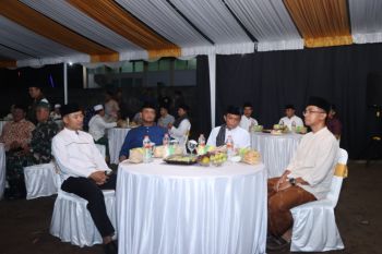 Bupati Lombok Tengah mengajak perangkat desa dukung sedekah untuk beasiswa