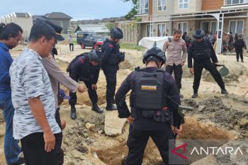 Buruh bangunan di Kendari temukan benda diduga bom
