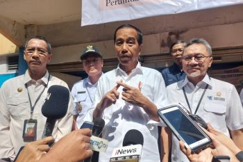 Presiden Jokowi tinjau harga pangan jelang Lebaran di dua pasar Jakarta