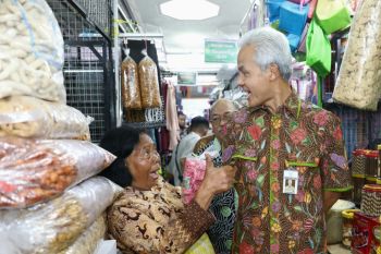 Ganjar ajak kepala daerah bersinergi dengan TNI-Polri antisipasi pasar tumpah