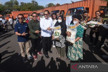 Bulog: penyaluran bansos beras dilakukan pintu ke pintu