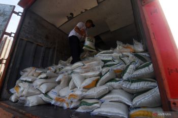 Gawat! Cadangan beras di gudang Bulog hampir kosong