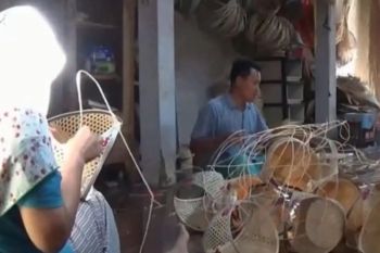 Penjualan keranjang anyaman bambu naik jelang Lebaran