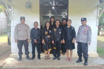 Polisi berikan pengamanan peringatan wafatnya Isa Almasih di Pesisir Barat