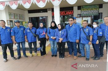 Demokrat Barsel sampaikan surat ke PN Buntok dukung AHY