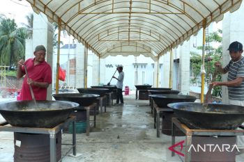 Peringati Nuzulul Quran, warga Banda Aceh gelar kenduri kuah beulangong