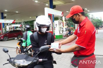 Pertamina bagikan paket takjil gratis di 131 SPBU di wilayah Sumbagsel