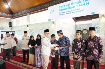 Berbagi di Ramadan, YBM PLN Sumbar salurkan ratusan santunan dan paket berbuka untuk yatim dhuafa